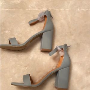 ✨BRAND NEW ✨Light Blue Heels ✨